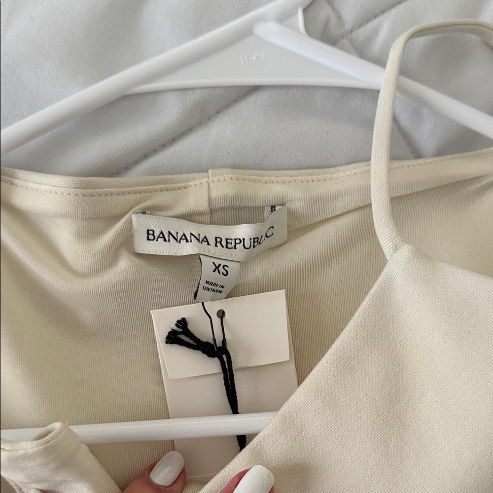 Banana Republic Cream Sleeveless Top - Picture 2 of 2